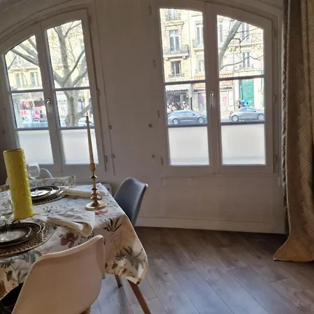 Gare Montoparnasse 2 Mins,,front Metro,gorgeous 2 Bedroom, 76 M2 ,in Center Of St Germain Very Close To Notre Dame Of ,5 Mns Eiffel Tour * Parigi